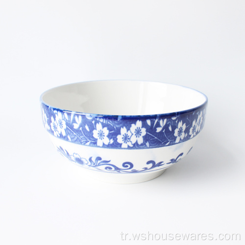 mavi ve beyaz porselen yemek kasesi